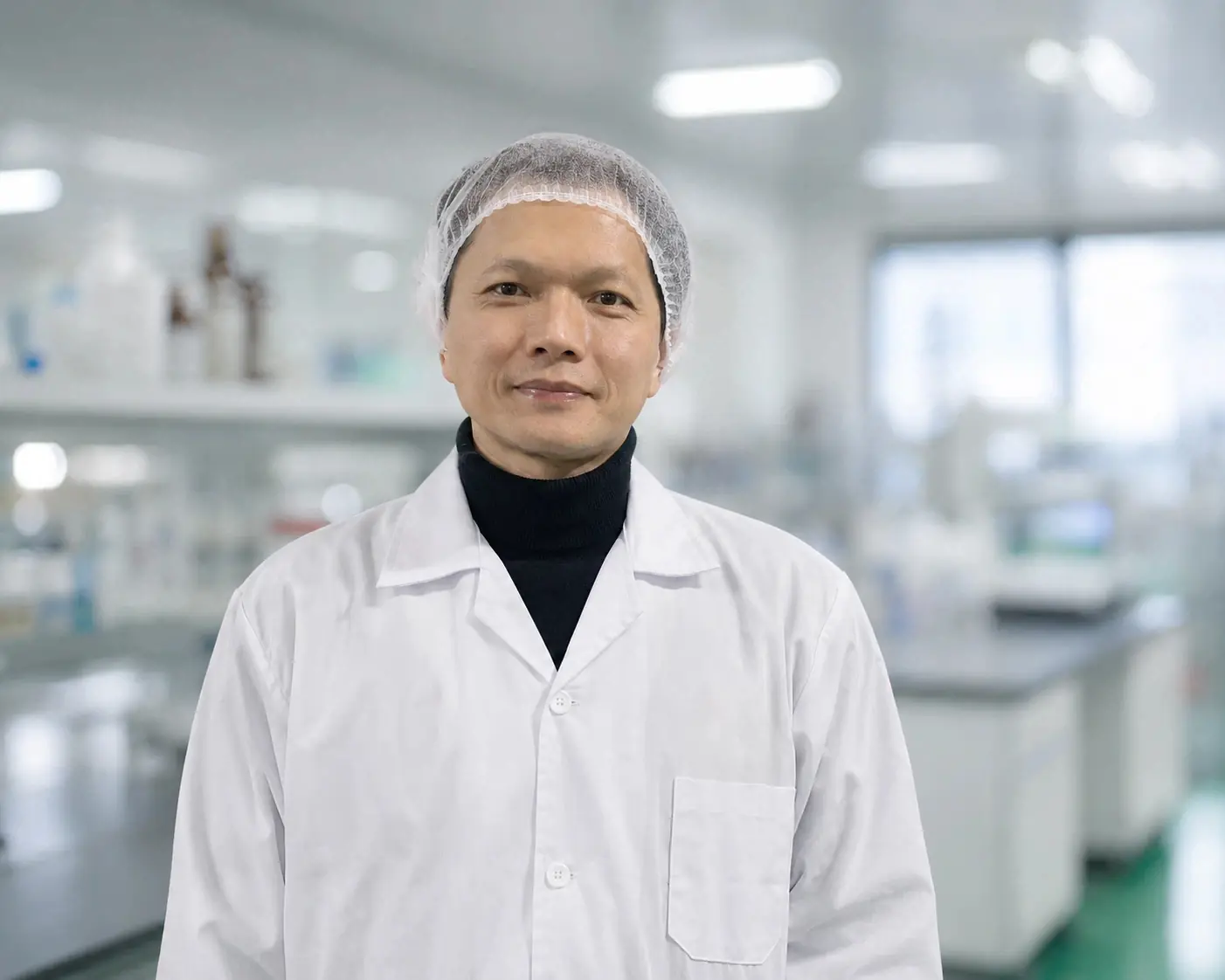 赫优泉创办人杨良卿（Sam Yang）实验室形象照